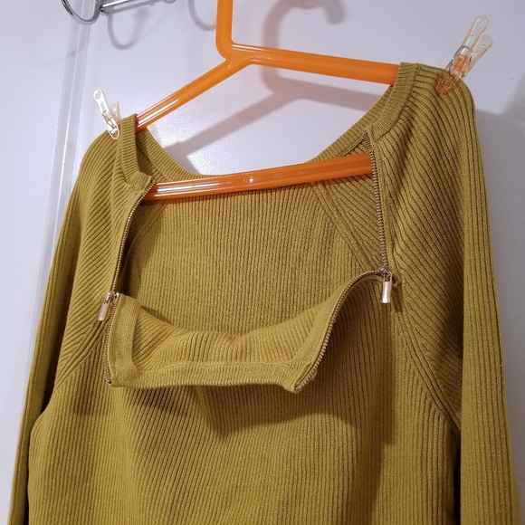 Sweater - Picture 2 of 4